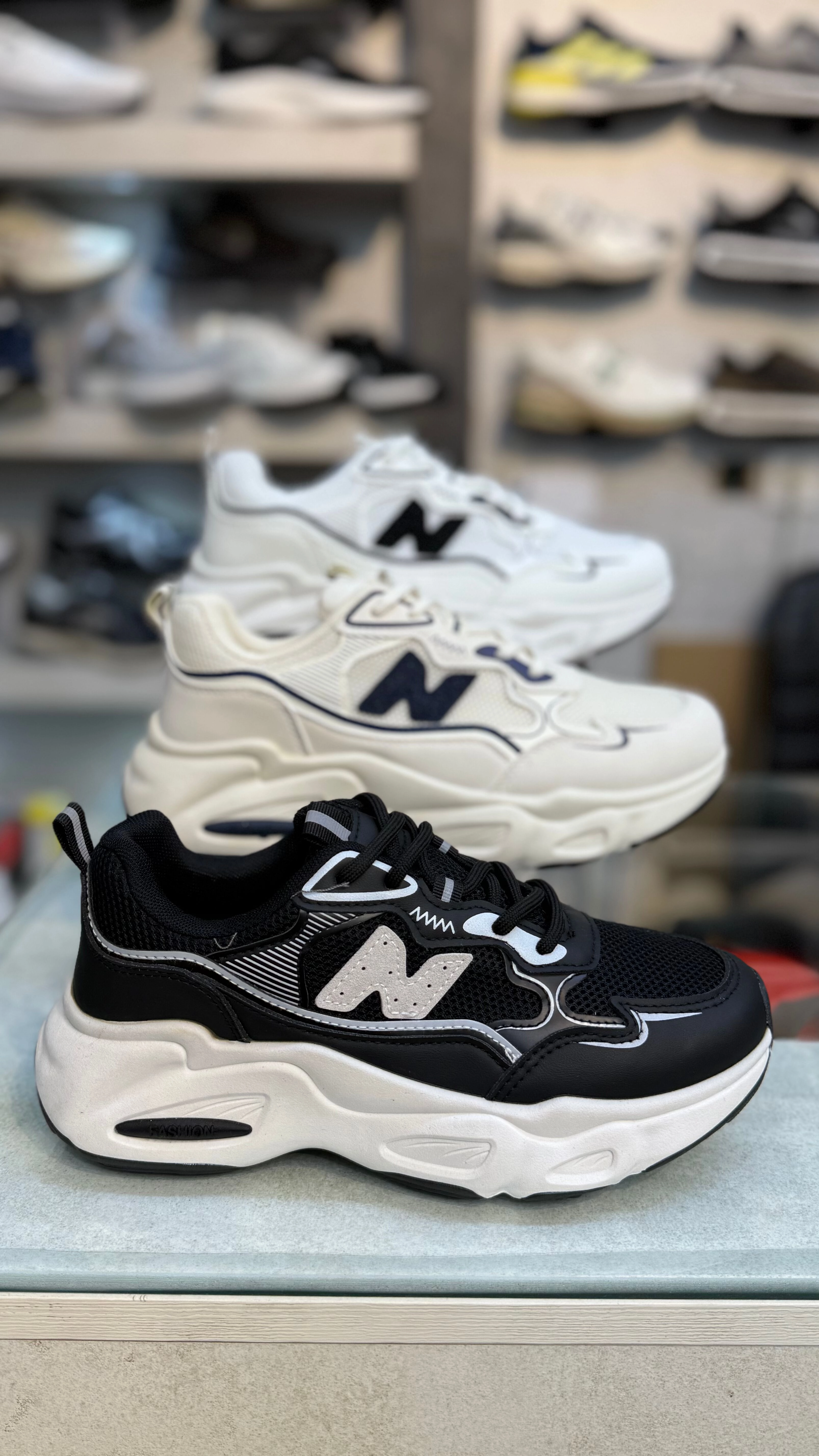 New Balance dad-style sneakers in white and black – Shafagine.ir