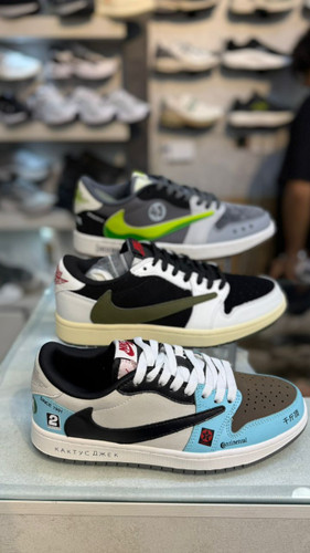 Nike SB Dunk Low Travis Scott CT5053‑001 front view Cactus Jack
