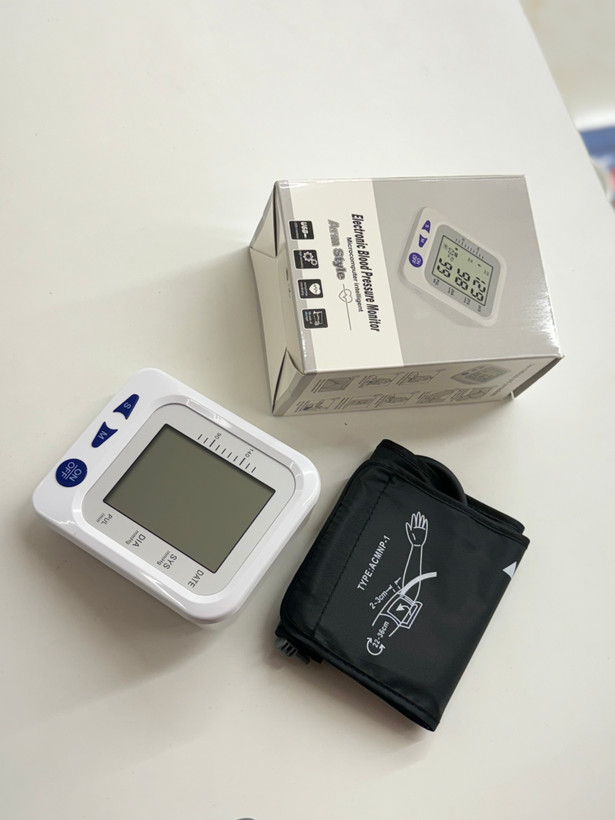 فشارسنج بازویی دیجیتال با کاف قابل تنظیم و نمایشگر بزرگ
